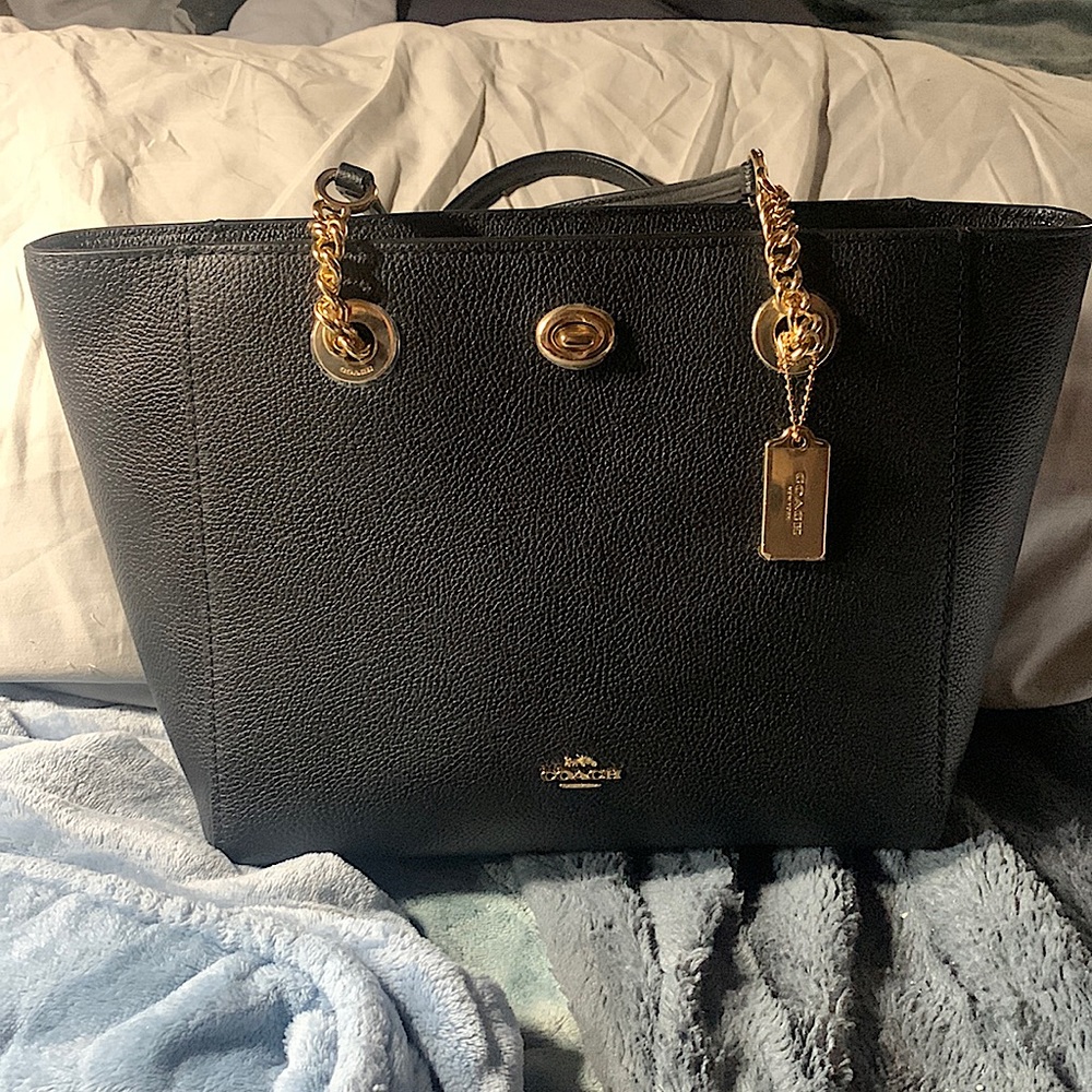 COACH Women's Turn-lock Chain Tote Bag Black Pebble Leather Gold Tone Hardware